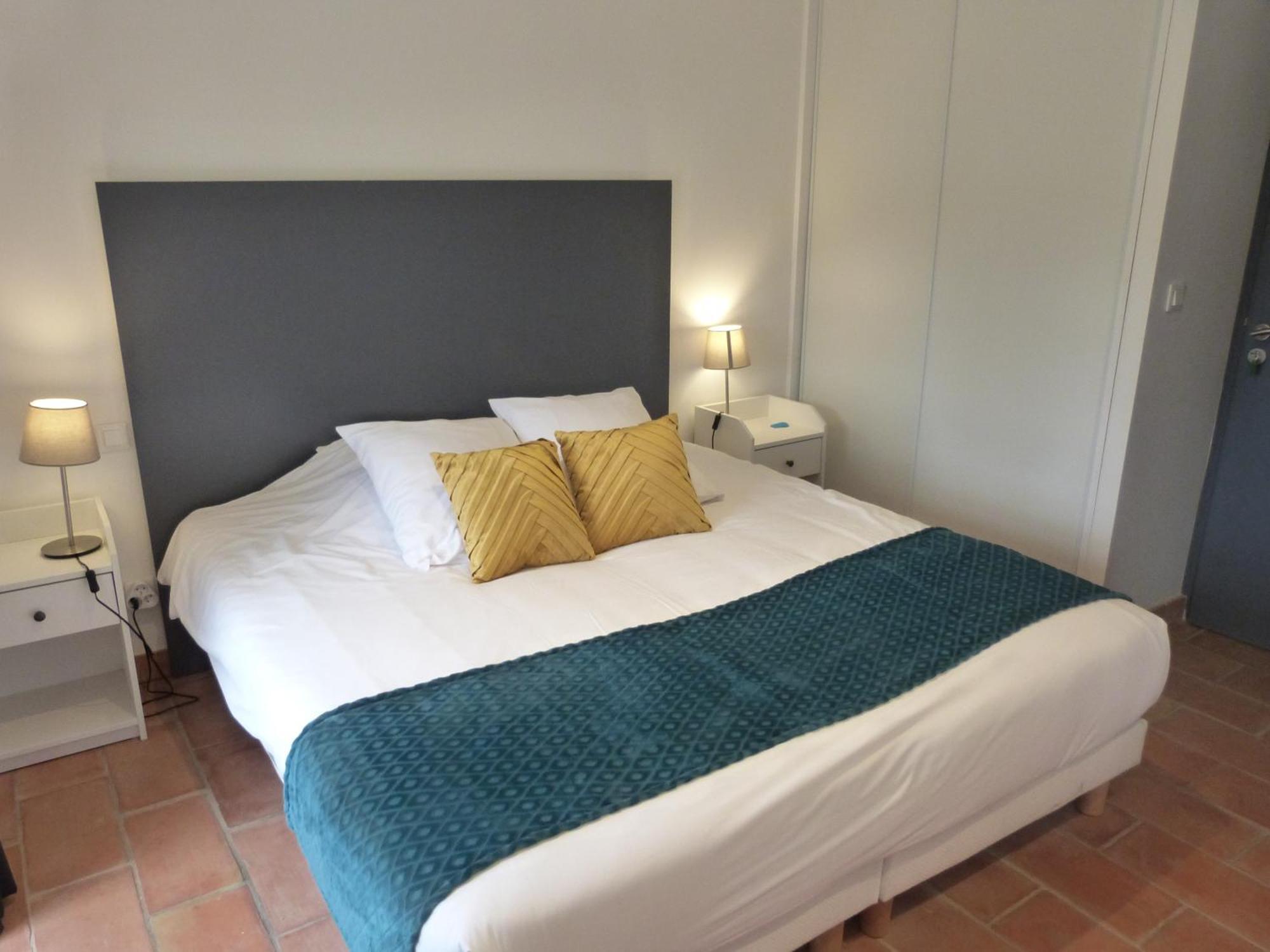 Prieure De Grignan Hotel Екстериор снимка
